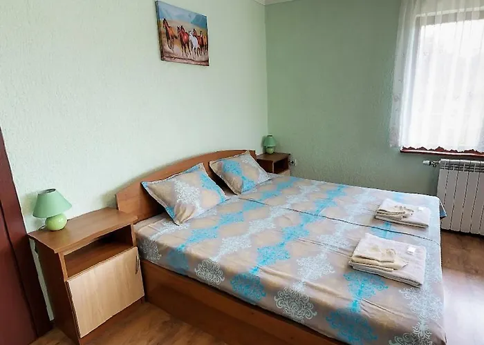 каневи Homestay Momchilovtsi (Smolyan)